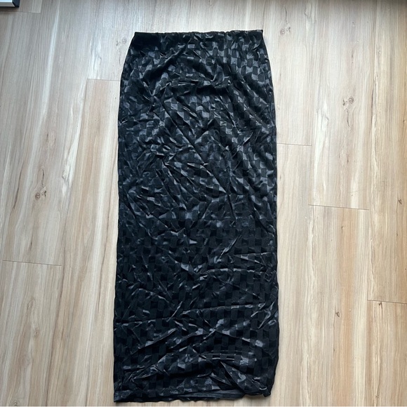 Two-Piece Checkered Black Strapless Set - Picture 6 of 16